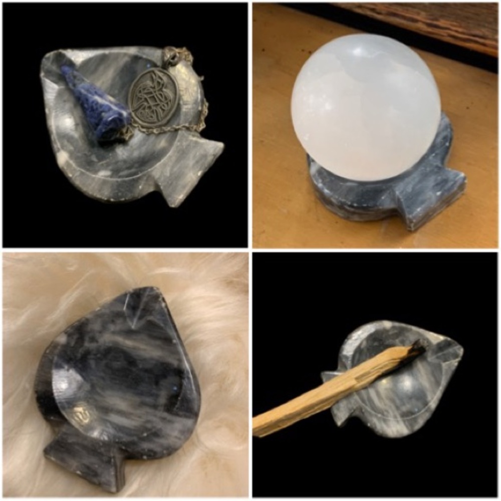 Black onyx spade vintage ashtray protective dish